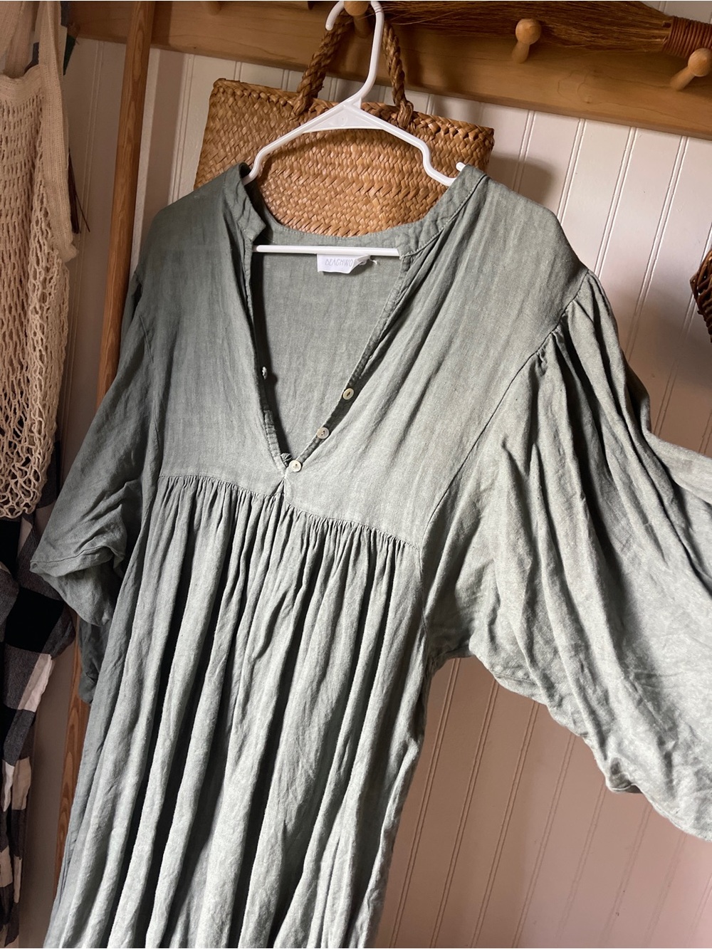 Beachwood the label Bonita linen dress in fern - Picture 5 of 11